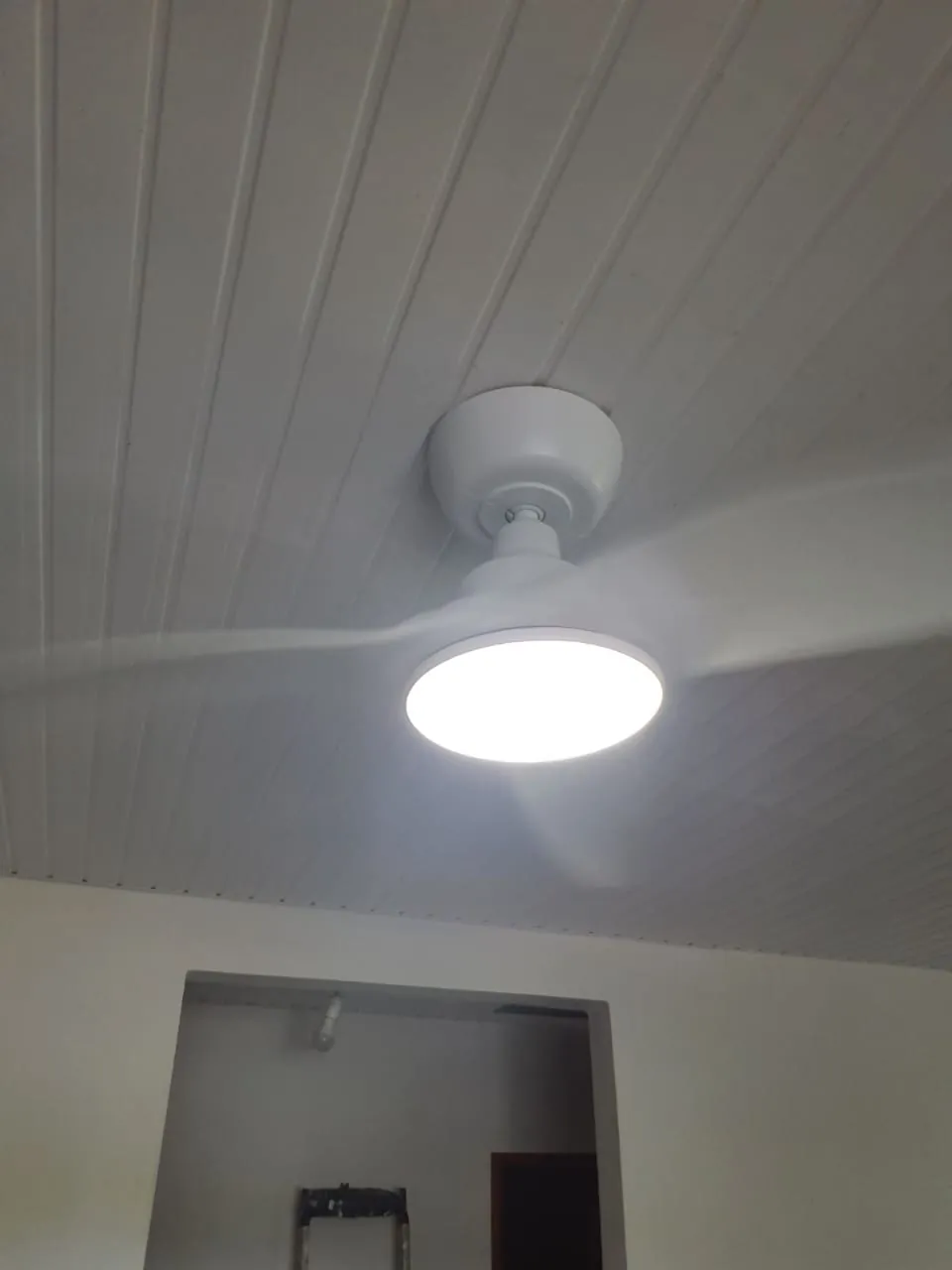 Brasseur d'air FANELITE blanc installé au Vauclin en Martinique