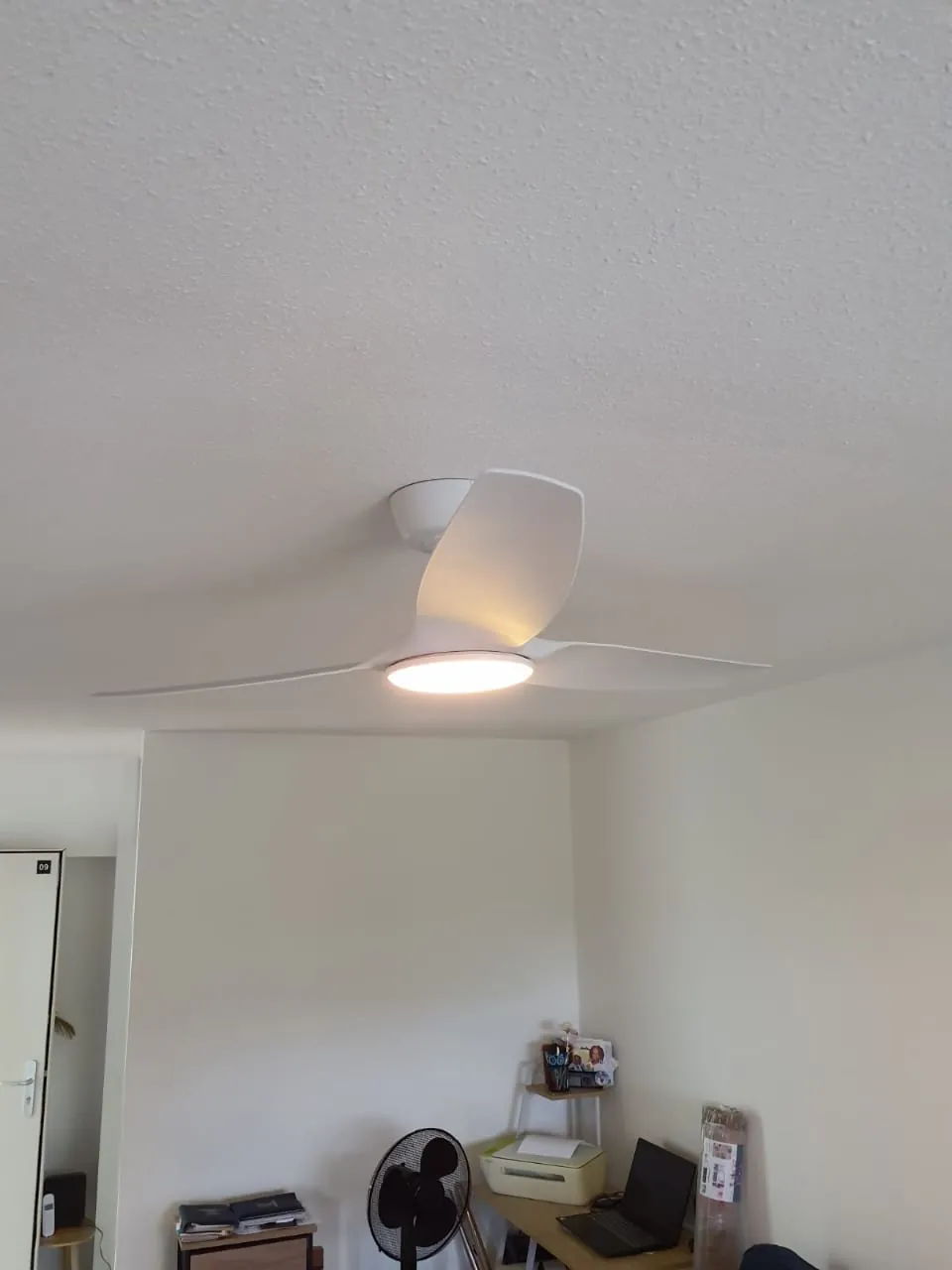 Brasseur d'air FANELITE blanc dans une maison de Sainte-Marie en Martinique