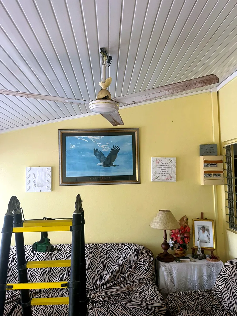 Avant installation d'un brasseur d'air FANELITE au Lamentin en Martinique