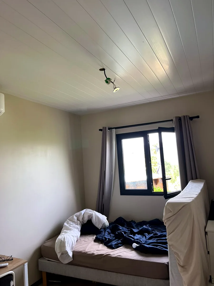 Avant installation d'un brasseur d'air FANELITE à Sainte-Anne en Guadeloupe