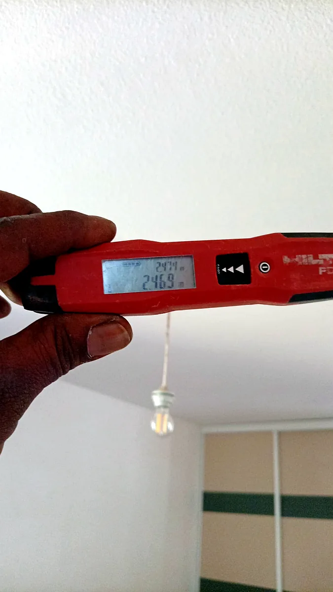 Contrôle de la hauteur sous plafond avant installation d'un brasseur d'air FANELITE à Case-Pilote en Martinique