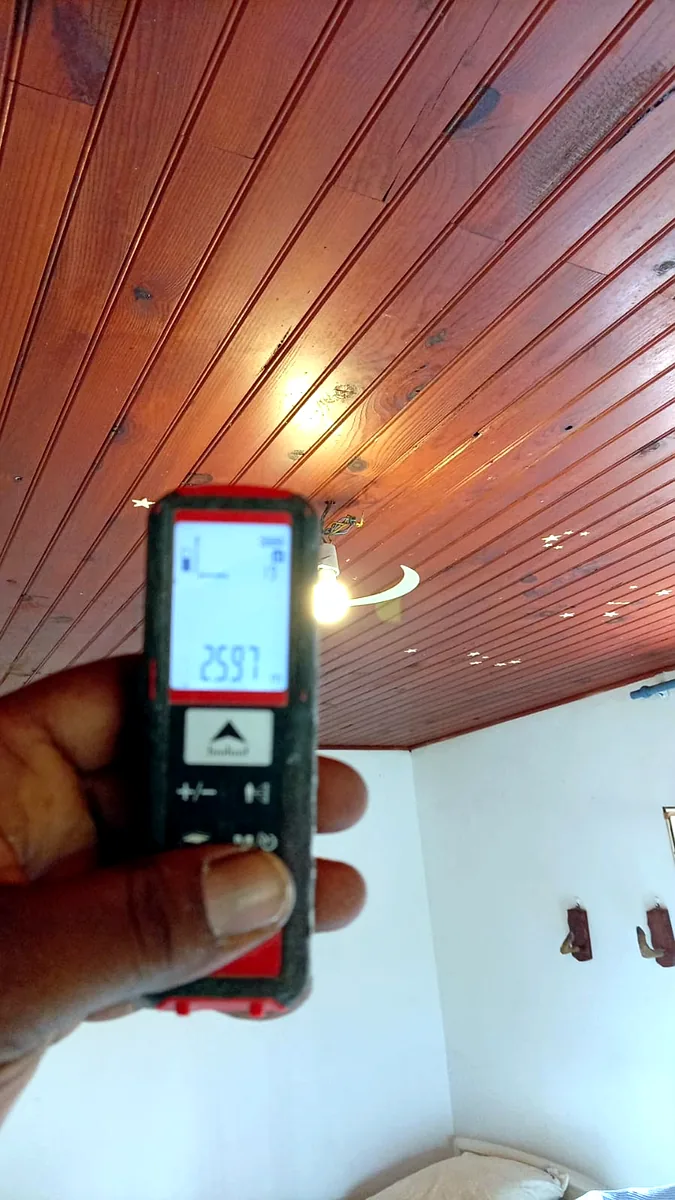 Contrôle de la hauteur sous plafond avant installation d'un brasseur d'air FANELITE à Fonds-Saint-Denis en Martinique