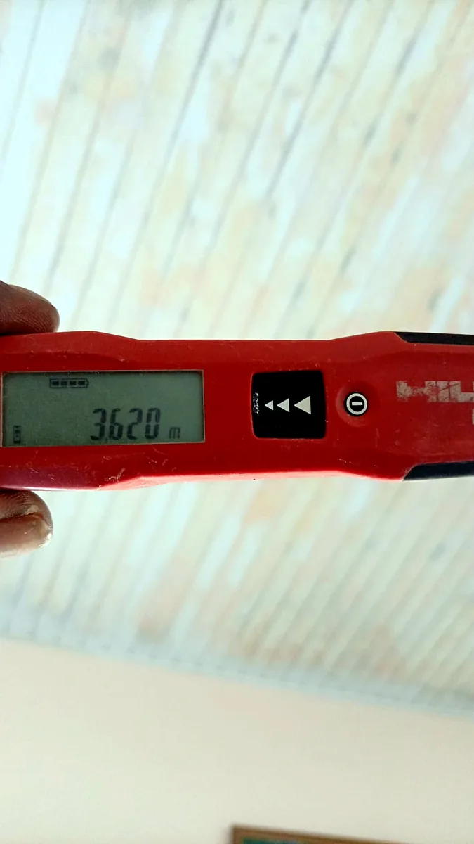 Contrôle de la hauteur sous plafond avant installation d'un brasseur d'air FANELITE à Goyave en Guadeloupe